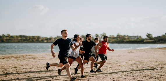 GapGuru team running on the beach
