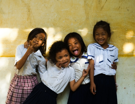 Children having fun at a Cambodian school posing for a picture - GapGuru